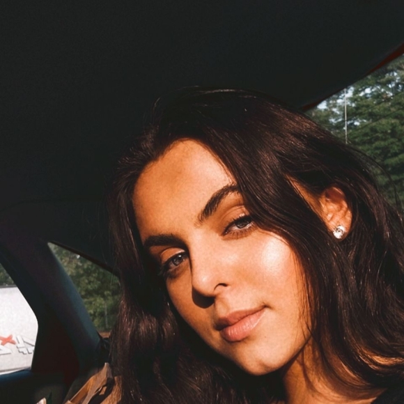 Meet Your Posher - Picture 4 of 4